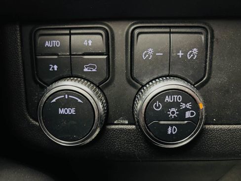 Used 2023 GMC Yukon SLT AWD/4WD image 42