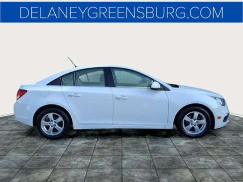 Used 2015 Chevrolet Cruze LT image 2