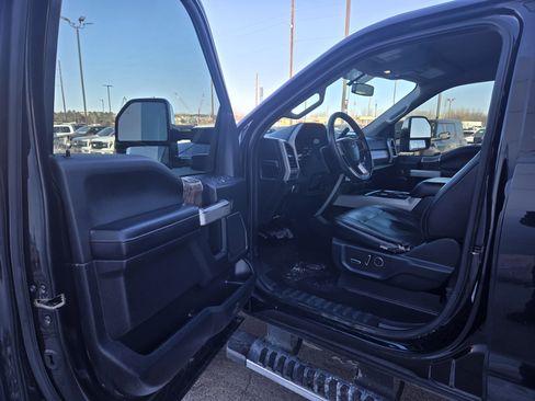 Used 2019 Ford F350 Lariat w/ Chrome Package image 11