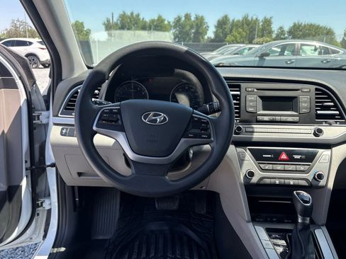 Used 2017 Hyundai Elantra SE FWD image 16