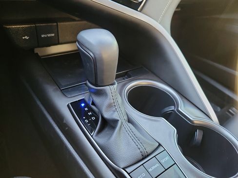 Used 2024 Toyota Camry SE image 21