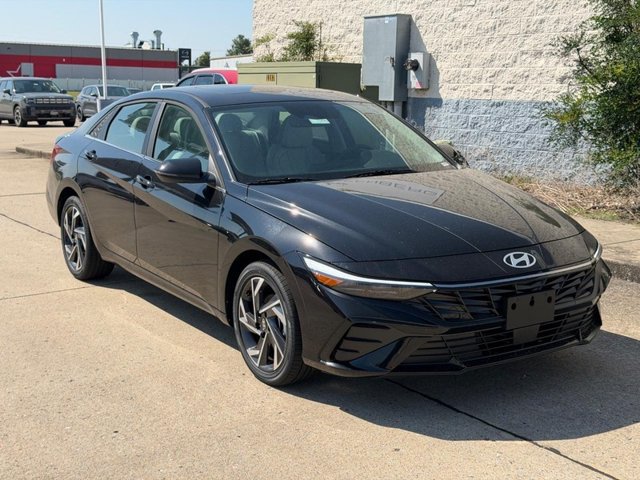 New 2026 Hyundai Elantra Limited FWD image 1