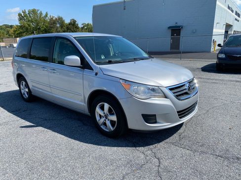 Used 2009 Volkswagen Routan SEL image 7
