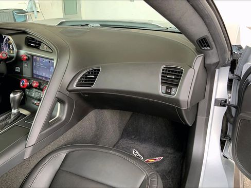 Used 2016 Chevrolet Corvette Z06 w/ 3LZ Preferred Equipment Group image 19