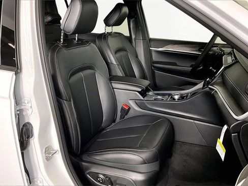 New 2026 Jeep Grand Cherokee L Limited w/ Luxury Tech Group II image 12