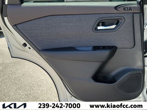 Used 2022 Nissan Rogue SV image 15