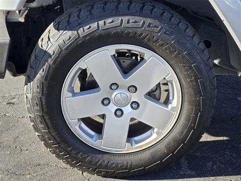 Used 2012 Jeep Wrangler Unlimited Sahara w/ Connectivity Group image 5