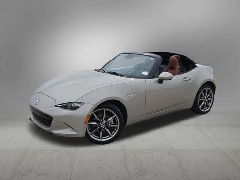 Used 2023 MAZDA MX-5 Miata Grand Touring w/ Weather Package RWD image 10