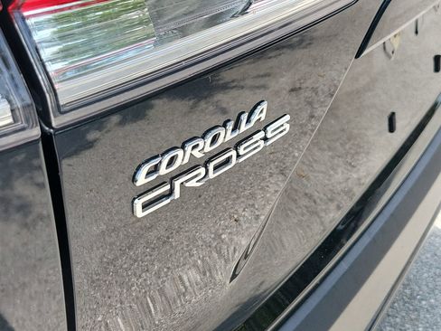 Used 2024 Toyota Corolla Cross LE w/ Moonroof Package FWD image 6