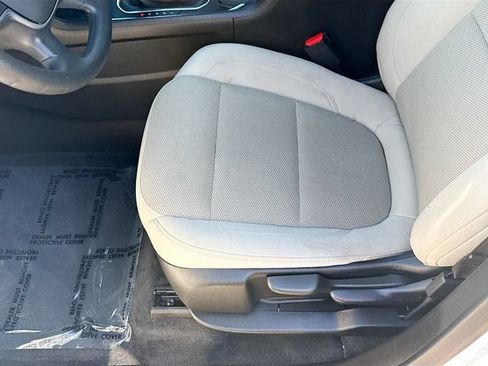 Used 2022 Chevrolet Traverse LS FWD image 19