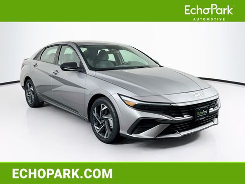 Used 2025 Hyundai Elantra SEL FWD image 1