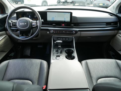 Certified 2026 Kia Carnival FWD image 10