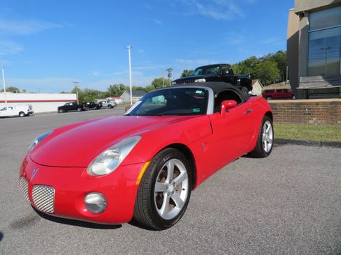 Used 2006 Pontiac Solstice Convertible w/ Premium Package image 3