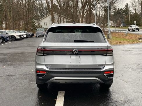 New 2026 Volkswagen Taos SE image 6