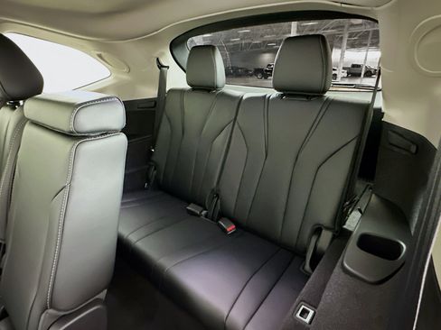 Used 2025 Acura MDX SH-AWD w/ Technology Package image 30