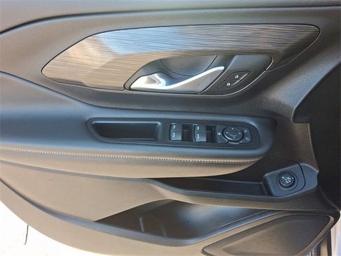 Used 2023 GMC Terrain SLE w/ Driver Convenience Package image 12