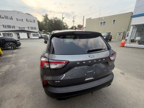 Used 2021 Ford Escape SE w/ SE Sport Appearance Package AWD/4WD image 4