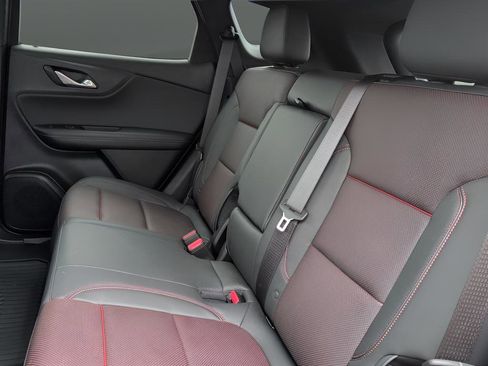 Used 2025 Chevrolet Blazer RS w/ Enhanced Convenience Package image 11