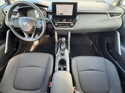Used 2025 Toyota Corolla Cross LE image 15