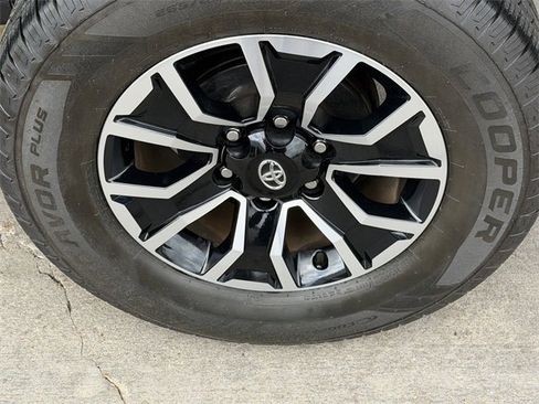 Used 2021 Toyota Tacoma TRD Sport w/ Technology Package image 8