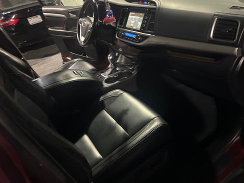 Used 2017 Toyota Highlander SE image 20