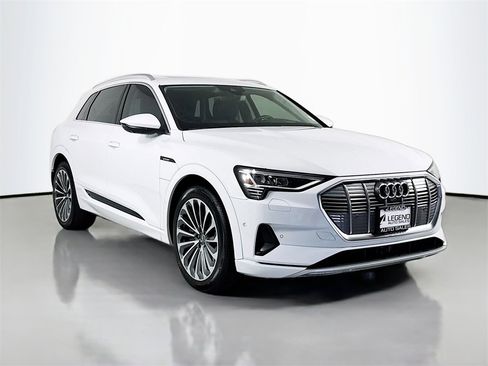 Used 2019 Audi e-tron Prestige w/ Prestige Package image 3