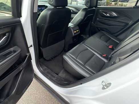 Used 2023 GMC Terrain SLT image 23