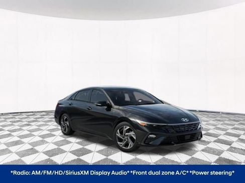 Used 2025 Hyundai Elantra SEL image 2