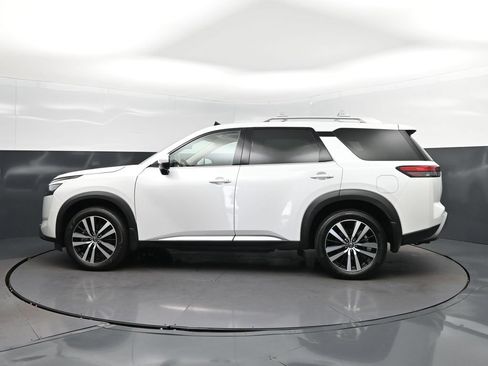 Used 2025 Nissan Pathfinder Platinum w/ Cargo Package FWD image 4