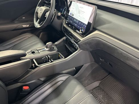 Used 2025 Lexus TX 500h AWD w/ Technology Package image 19