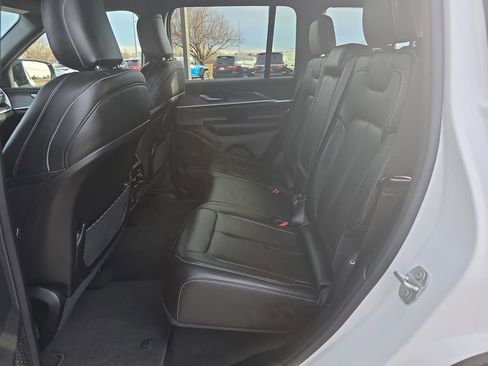 Used 2024 Jeep Grand Cherokee Limited image 26