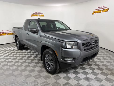 Certified 2025 Nissan Frontier SV w/ SV Convenience Package RWD image 8