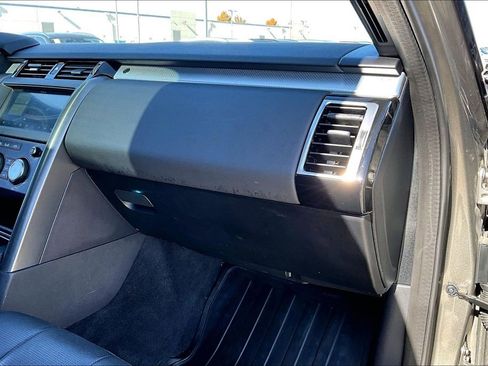 Used 2020 Land Rover Discovery Landmark image 21