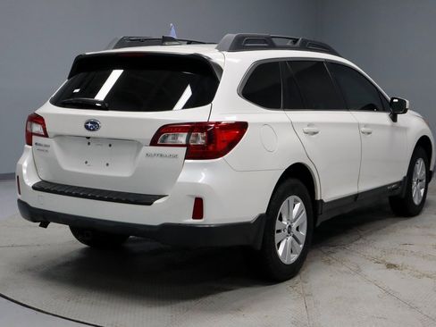 Used 2017 Subaru Outback 2.5i Premium image 11