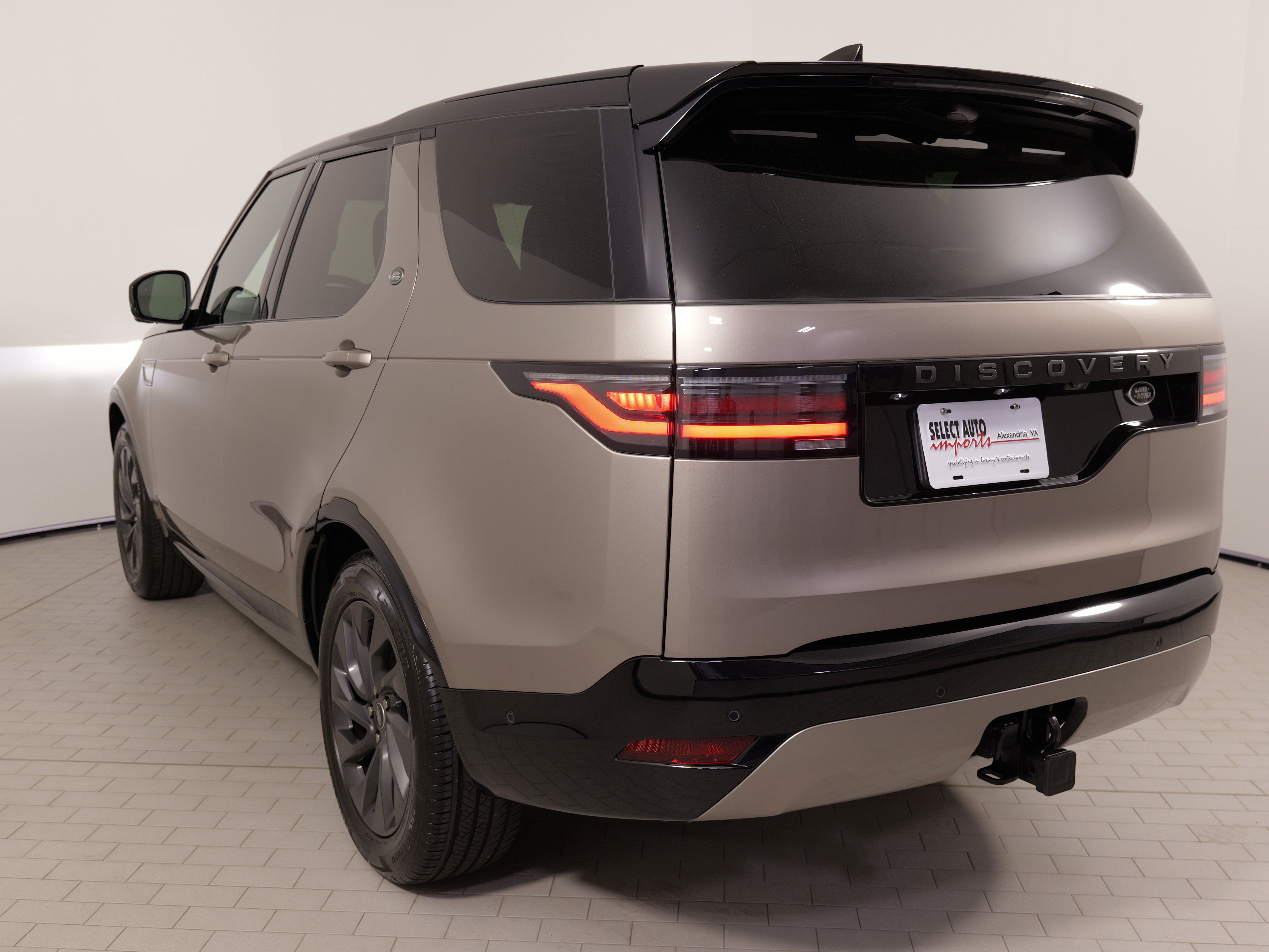 Used 2023 Land Rover Discovery S R-Dynamic AWD/4WD image 15