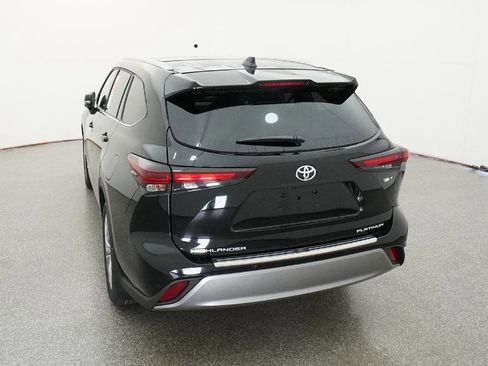 New 2026 Toyota Highlander Platinum AWD/4WD image 4