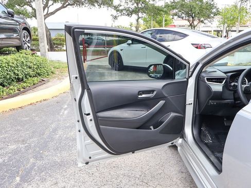 Used 2021 Toyota Corolla LE FWD image 19