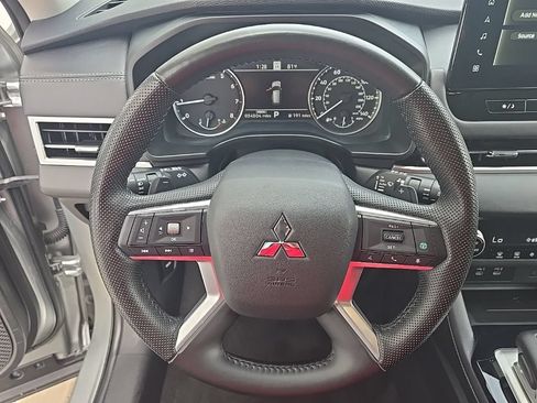Used 2025 Mitsubishi Outlander SE FWD image 15