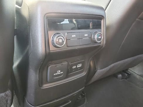 Used 2023 GMC Acadia SLT image 16