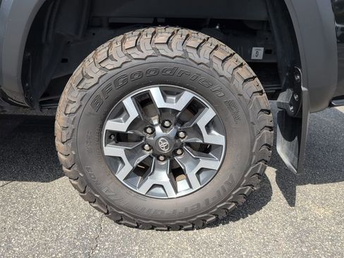 Used 2021 Toyota Tacoma TRD Off-Road w/ Technology Package image 11