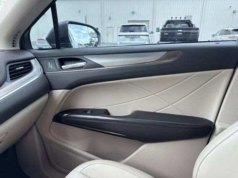 Used 2017 Lincoln MKC Premiere image 22