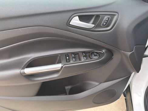 Used 2018 Ford Escape SE w/ SE Sport Appearance Package image 10