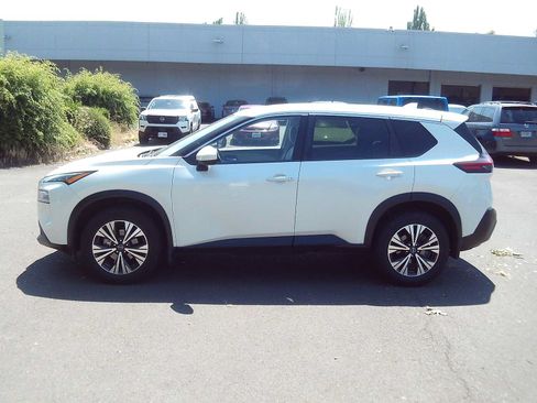 Used 2023 Nissan Rogue SV FWD image 2