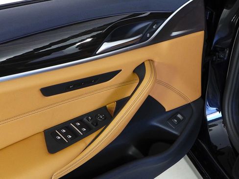 Certified 2023 BMW 530i w/ Convenience Package image 12