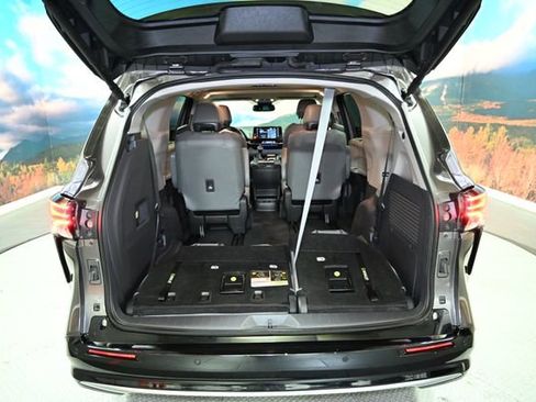 Used 2024 Toyota Sienna Limited image 41