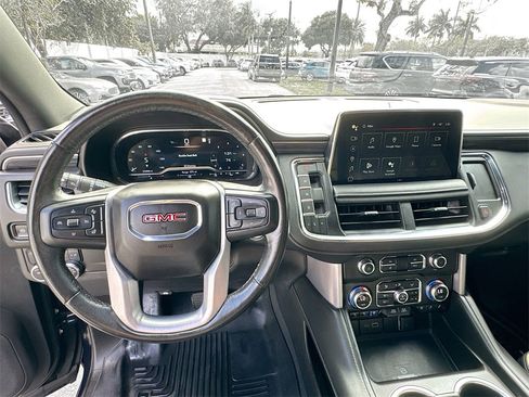 Used 2022 GMC Yukon SLT w/ SLT Premium Package image 12