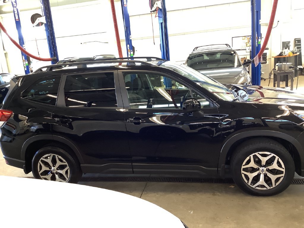 Certified 2023 Subaru Forester Premium AWD/4WD image 7