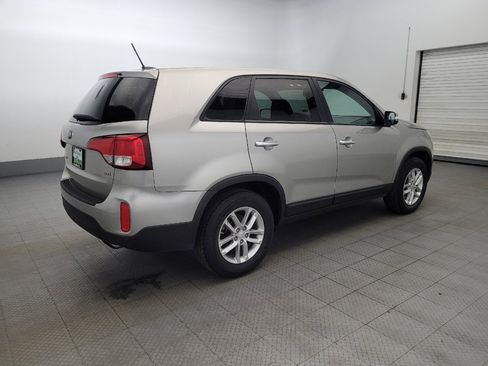 Used 2015 Kia Sorento LX image 10