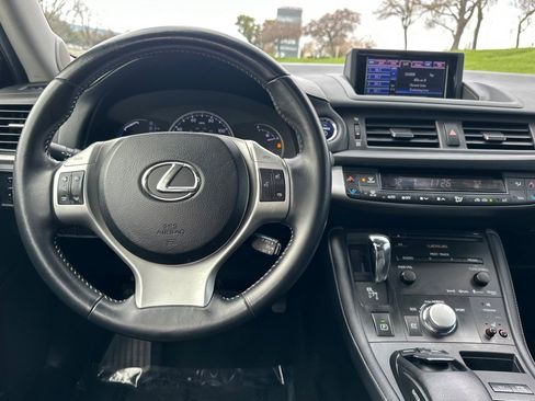 Used 2013 Lexus CT 200h image 17
