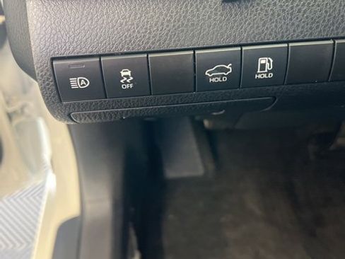 Used 2023 Toyota Camry SE image 14